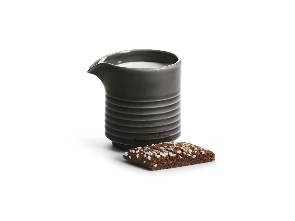 Mjölkkanna med relief