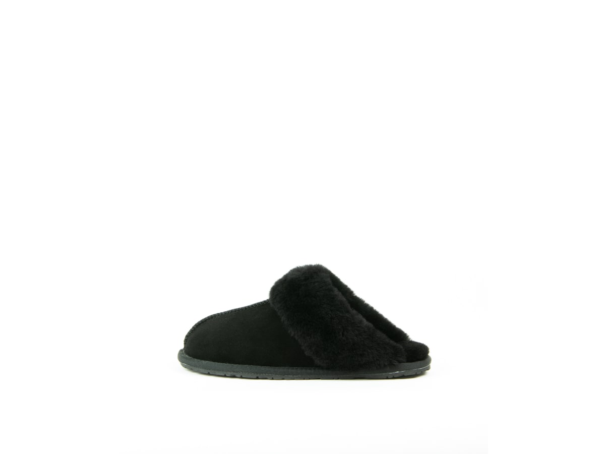 Tofflor i imitationsfårskinn