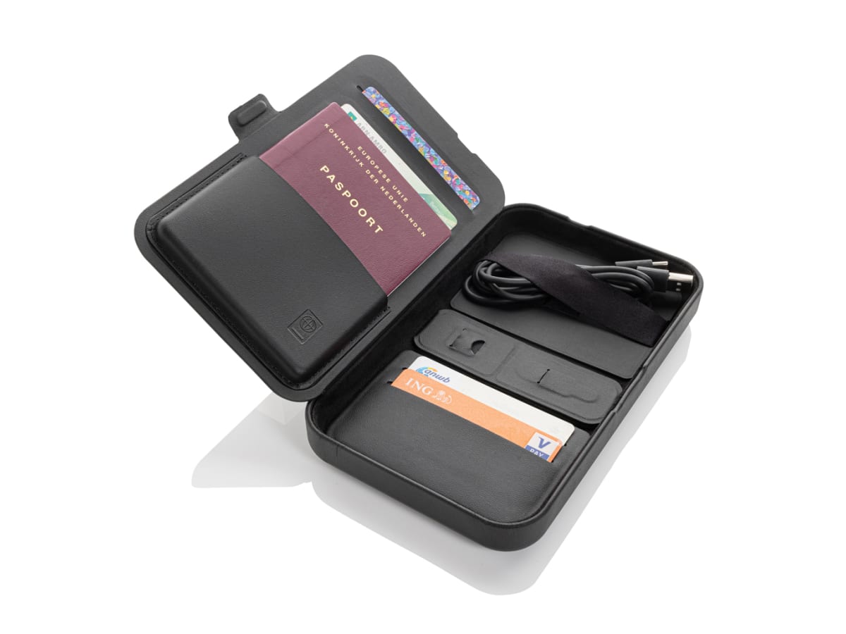 Swiss Peak RCS återvunnet resefodral med 3 i 1-laddare