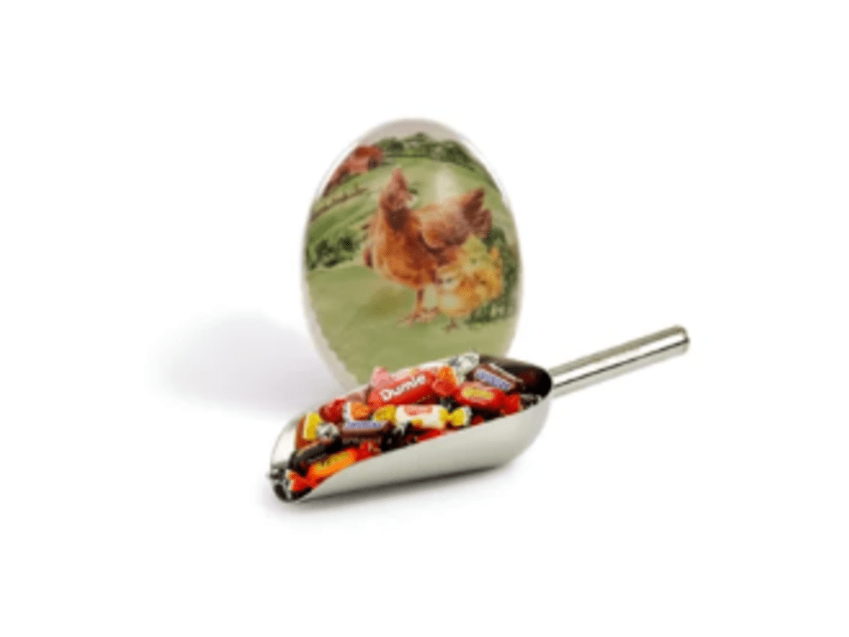 Klassiskt påskägg med nötfri godisblandning 