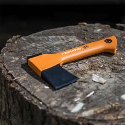 1. Fiskars Jakt- och fritidsyxa X5