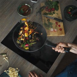 1. Hard Face wok 28 cm / 4,5 L