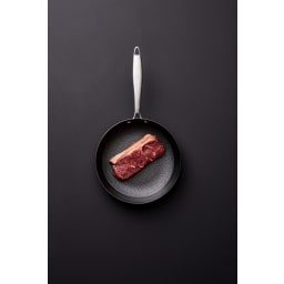 1. Boussac stekpanna lättviktsgjutjärn 24 cm