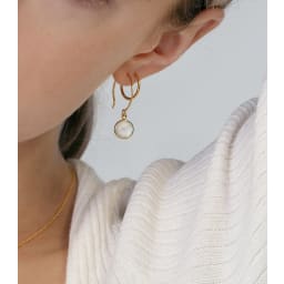 1. Minimalistica Mother Örhängen Guld