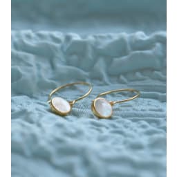 2. Minimalistica Mother Örhängen Guld