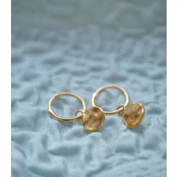 0. Minimalistica Hammered Örhängen Guld