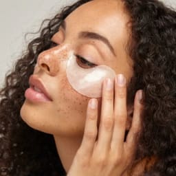 1. Rejuvenating eye gel patches