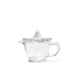 0. Juicer and measuring cup