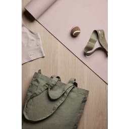 1. Hilo AWARE™ tote med dragkedja