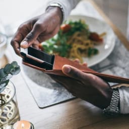 3. Signalblockerande mobilfodral i veganskt läder - One size