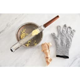 5. Rivjärn och handske