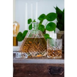 1. Elegant karaffset