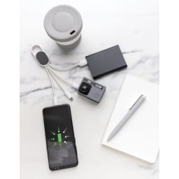3. 4-i-1 kabel med karbinclip