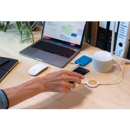 5. 3-i-1 kabel med 5W bambu trådlös laddare