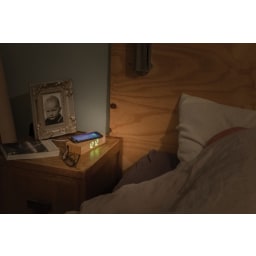 4. Bambu väckarklocka med 5W trådlös laddning