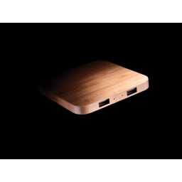 6. 10W trådlös laddare i bambu med USB portar