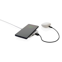1. 10W trådlösa laddare m. USB portar RCS återvunnen plast