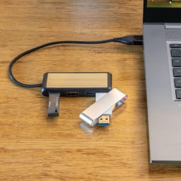 4. Link USB-hubb i RCS återvunnen plast och bambu