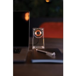 4. Magcharge 15W magnetiskt trådlöst laddningsstativ