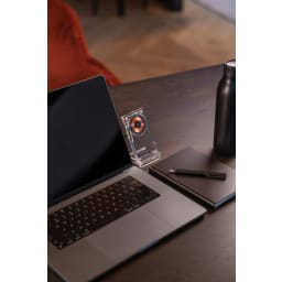 5. Magcharge 15W magnetiskt trådlöst laddningsstativ