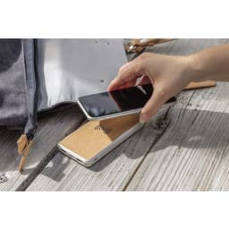 4. Kork och vete 8.000 mAh powerbank med 5W trådlös laddning