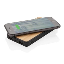 1. 8.000 mAh powerbank m. trådlös laddning RCS plast