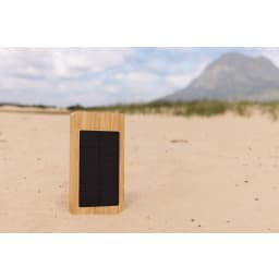 6. Sunwick 10.000mAh solcellspowerbank i bambu