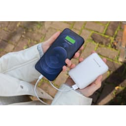 6. Urban Vitamin Alameda 10.000 mAh 18W PD powerbank