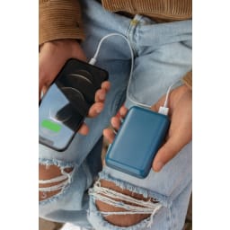 4. Urban Vitamin Alameda 10.000 mAh 18W PD powerbank