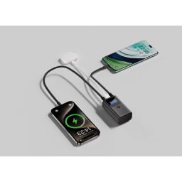 2. Urban Vitamin Campbell 55 W 10 000 mAh powerbank, fickformat
