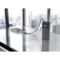 5. Quantum RCS ultrasnabb PD45W 10.000mAh powerbank med display