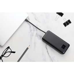 4. Gridley 20.000mAh/65W laptop powerbank RCS plast