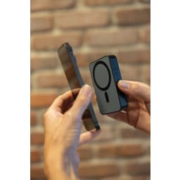 4. Amporia RCS plast 10 000 mAh magnetisk powerbank