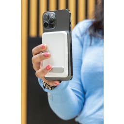 5. Zen RCS plast 5000 mah 5W magnetisk powerbank i bambu