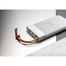 4. Aria 8.000 mAh 5W powerbank med trådlös laddning