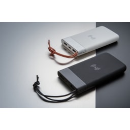 5. Aria 8.000 mAh 5W powerbank med trådlös laddning