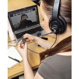 5. Over-ear headset med kabel