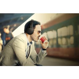 4. Motorola MOTO XT500 trådlösa over ear hörlurar