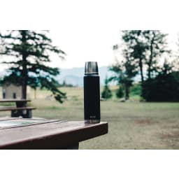 6. Swiss Peak Elite 1L termos med kopparisolering