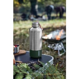 4. Black+Blum Explorer Isolerad flaska stor 850 ml