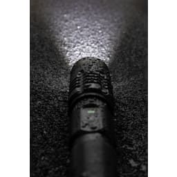 4. Gear X USB återuppladdningsbar ficklampa