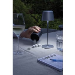 4. Zenic RCS återvunnen plast USB laddningsbar bordslampa