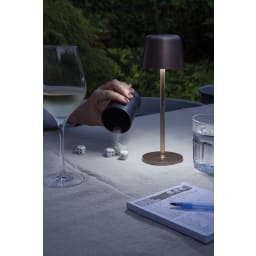 4. Zenic RCS återvunnen plast USB laddningsbar bordslampa