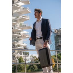 5. Bobby Bizz 2.0 stöldskyddad ryggsäck & laptopväska