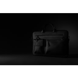 4. Swiss Peak 14" laptopväska GRS återvunnen PU