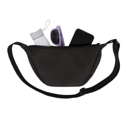 1. Crescent AWARE™ RPET Halvmåneformad crossbody-väska