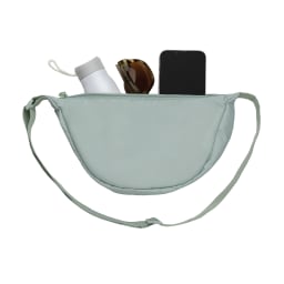 2. Crescent AWARE™ RPET Halvmåneformad crossbody-väska