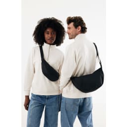 1. Crescent XL AWARE™ RPET slingväska