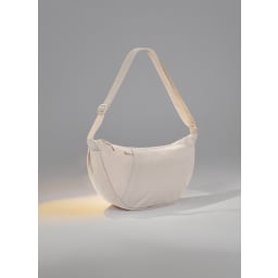 4. Crescent XL AWARE™ RPET slingväska