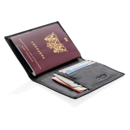 1. Swiss Peak RFID anti-skimming passfodral